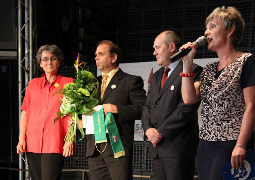 foto ze slavnostního předání zelené stuhy v obci Čistá dne 13.07.2013